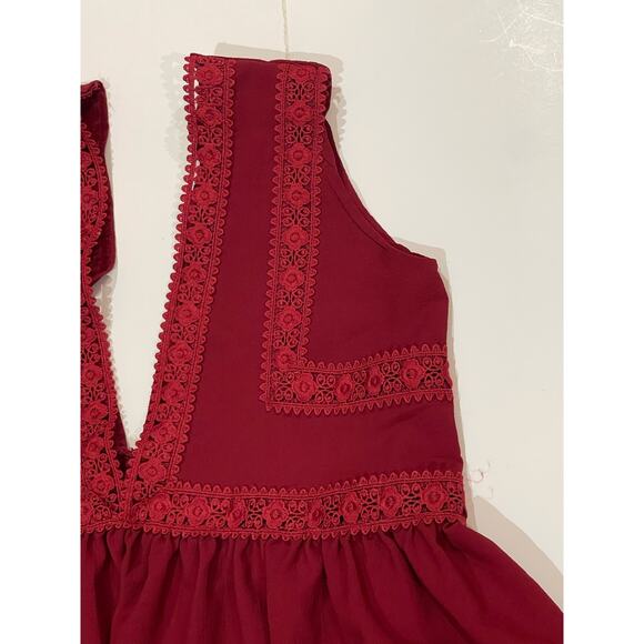 Double V Neck Ruffle Hem Lace Accent Women's Tank Top - Picture 3 of 6